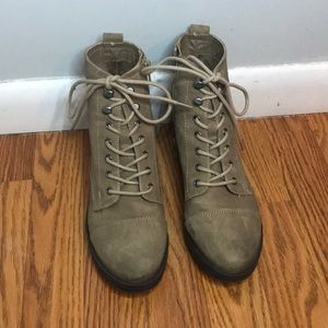 Steve Madden Wheat colored combat boots
